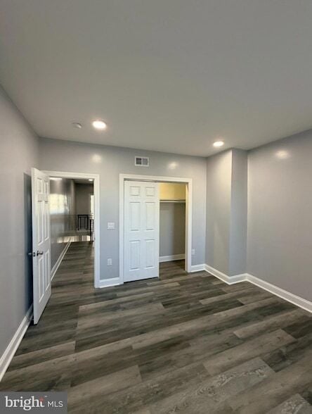 Building Photo - 3841 N Sydenham St