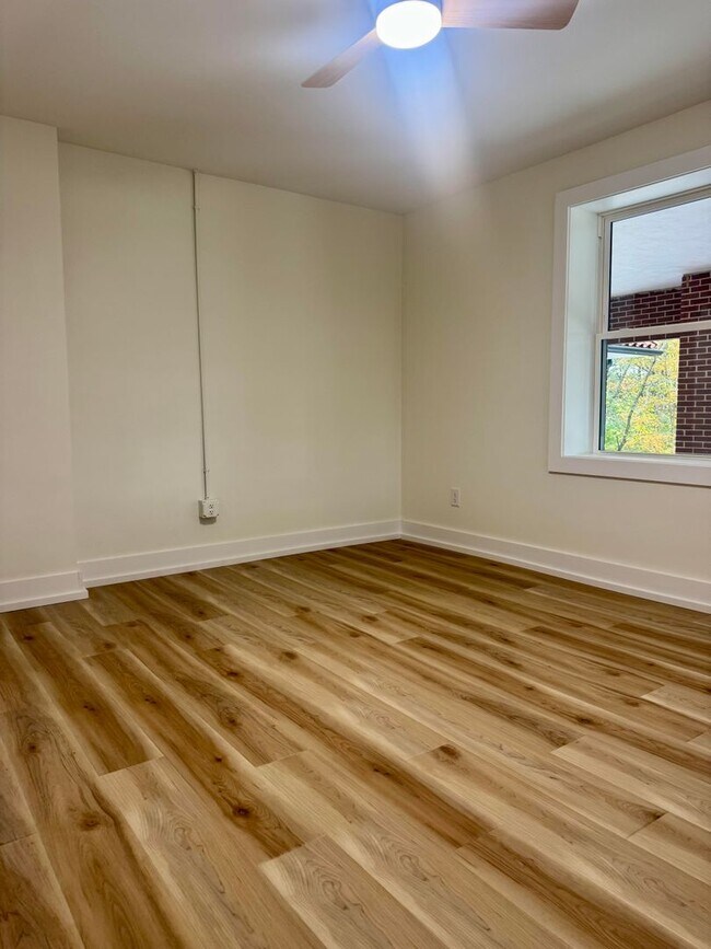 Building Photo - 2113 W Madison Ave