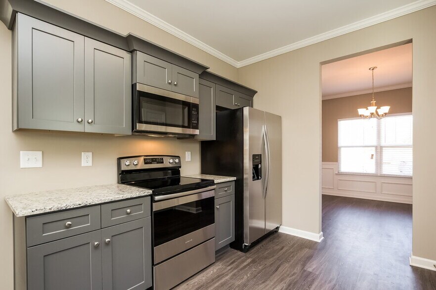 Building Photo - 646 Fieldcrest Dr