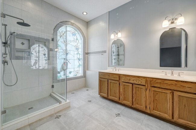 Building Photo - 12811 Ashford Hills Dr