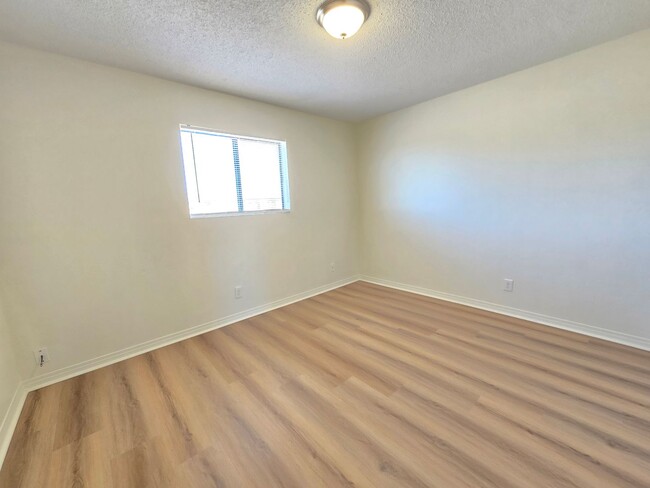 Building Photo - Beautifully Remodeled 2-Bedroom, 1-Bathroo...