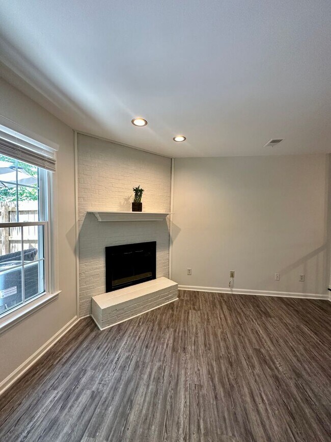 Building Photo - 185 S Eagle Creek Dr