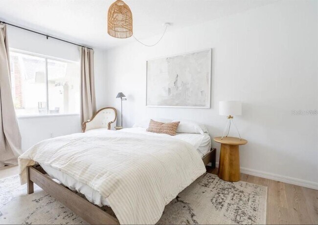 Building Photo - 1700 SW 16th Ct