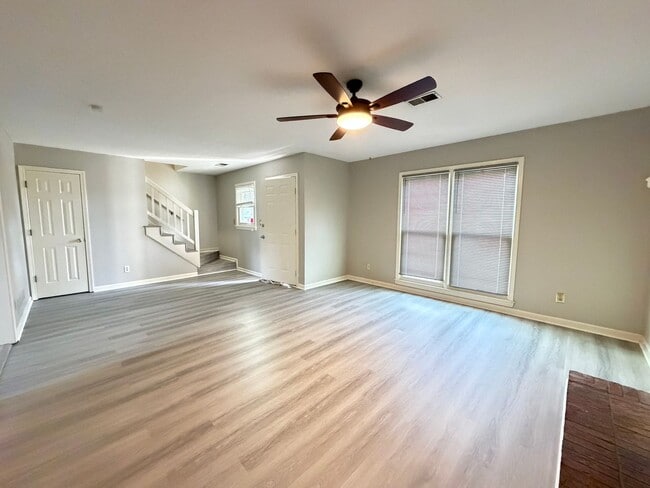 Building Photo - Prime location for a perfect 3 bed and 1.5 bath home!