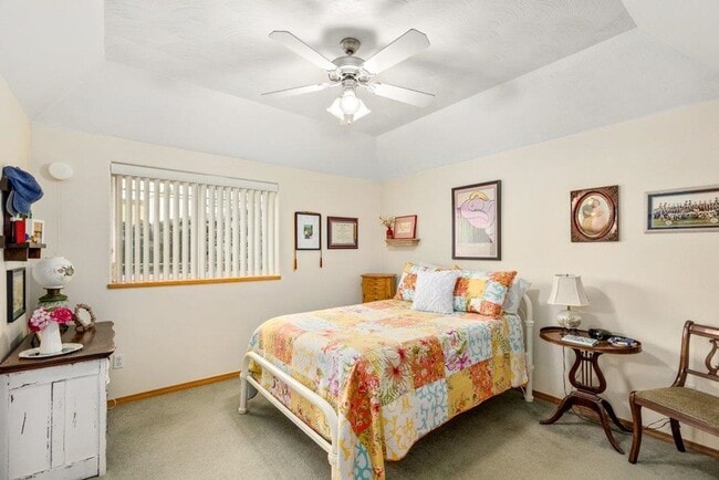 Building Photo - 2 bed 2 bath Condo in Newport