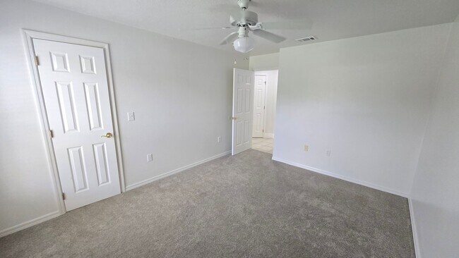 Building Photo - 104 Charles Dr