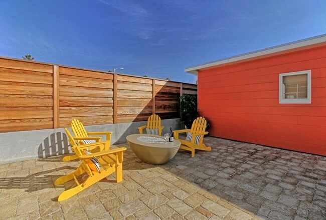 Building Photo - 1076S - Seaward Beach Modern Bungalows