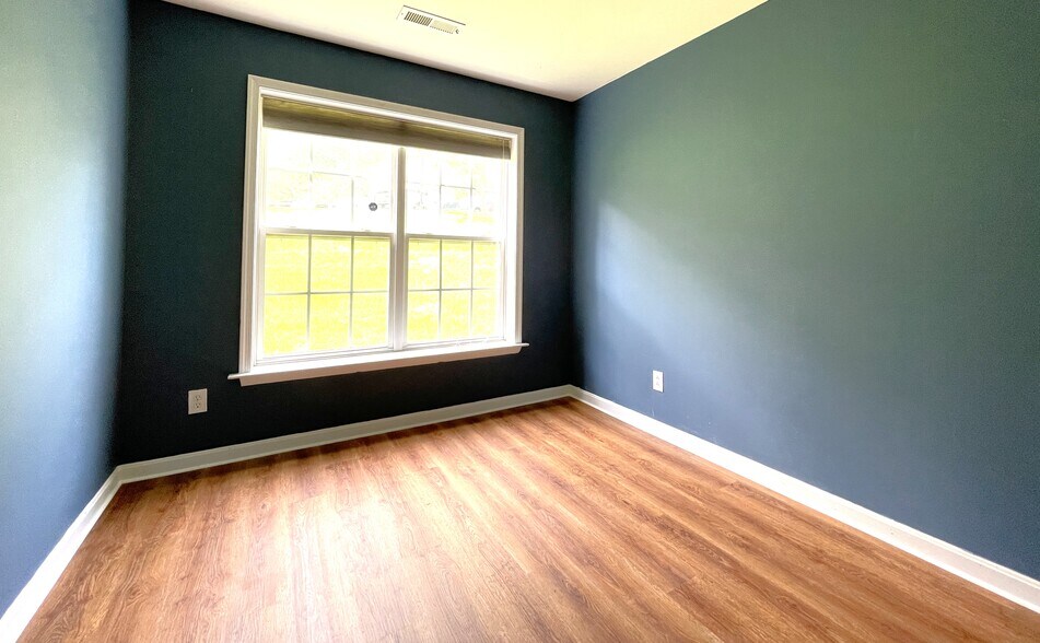 Building Photo - 268 Baxter Dr
