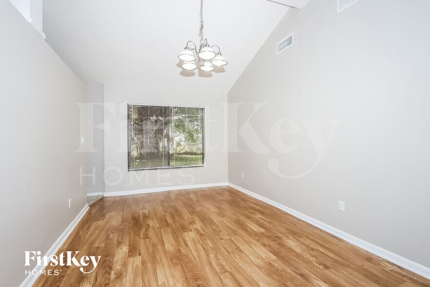 Building Photo - 1032 SE Floresta Dr