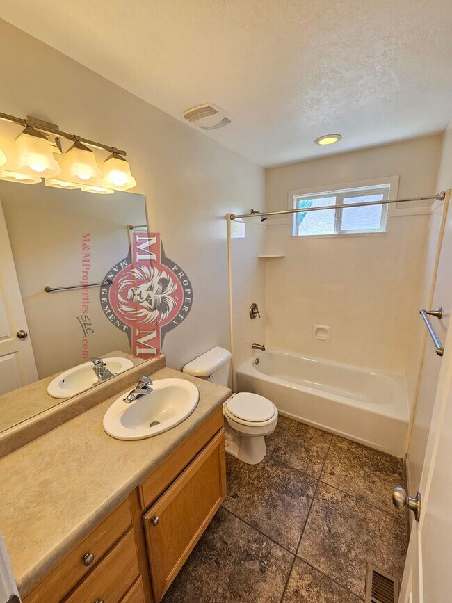 Building Photo - 3 Bed 2 Bath Home in a Herriman