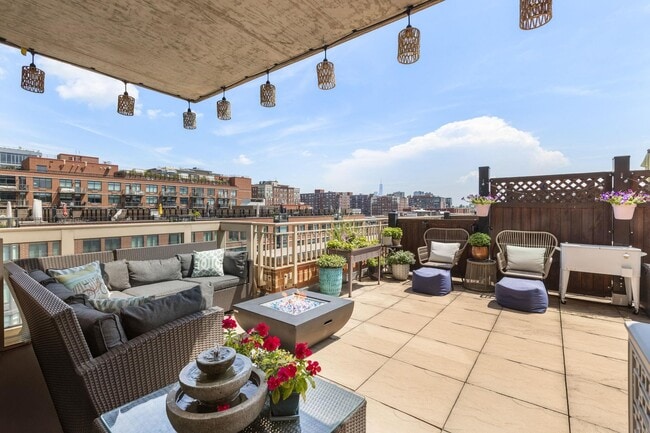 Building Photo - 1450 Washington St