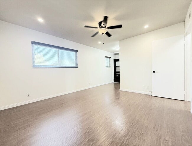 Building Photo - 809 E Acacia Ave