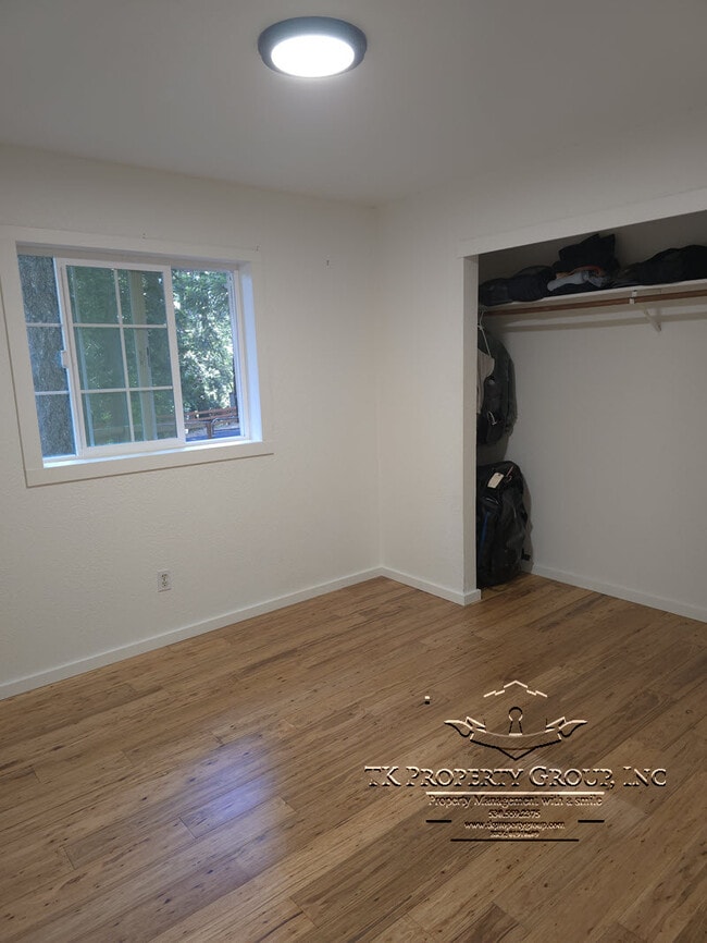 Building Photo - 16048 Mountain View Dr