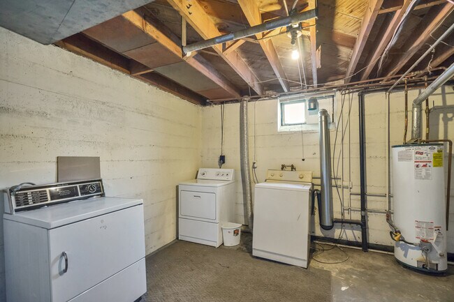 Building Photo - Amazing 4BR, 2BTH in Park Hill!!