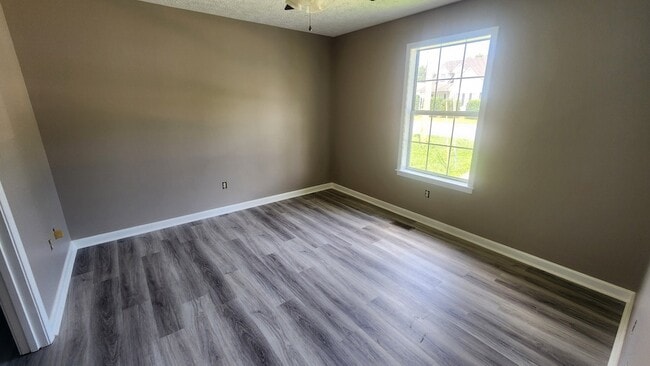 Building Photo - 610 N Greenwood Ext