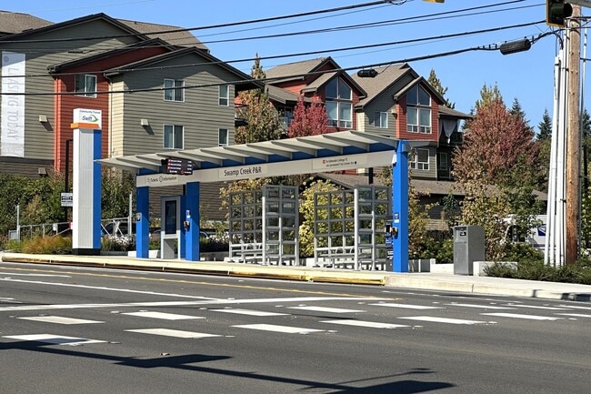 Building Photo - Lovely 2 bedroom Townhome in great Central...
