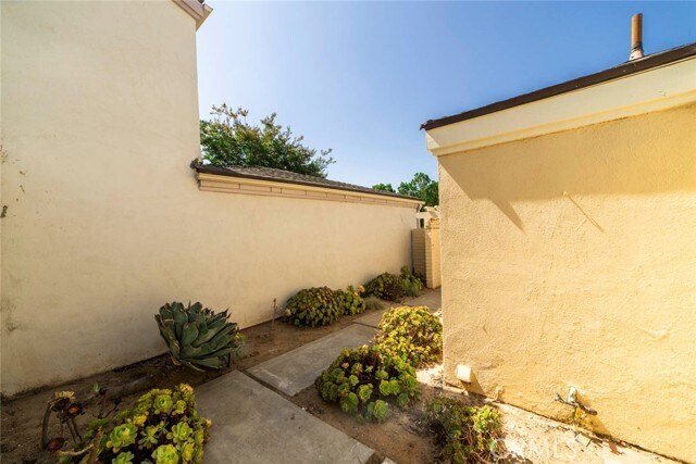 Building Photo - 4 Dewberry Way