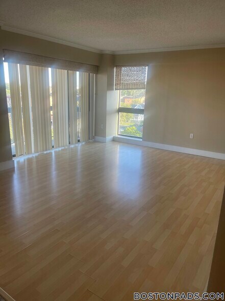 Building Photo - 15 N Beacon St