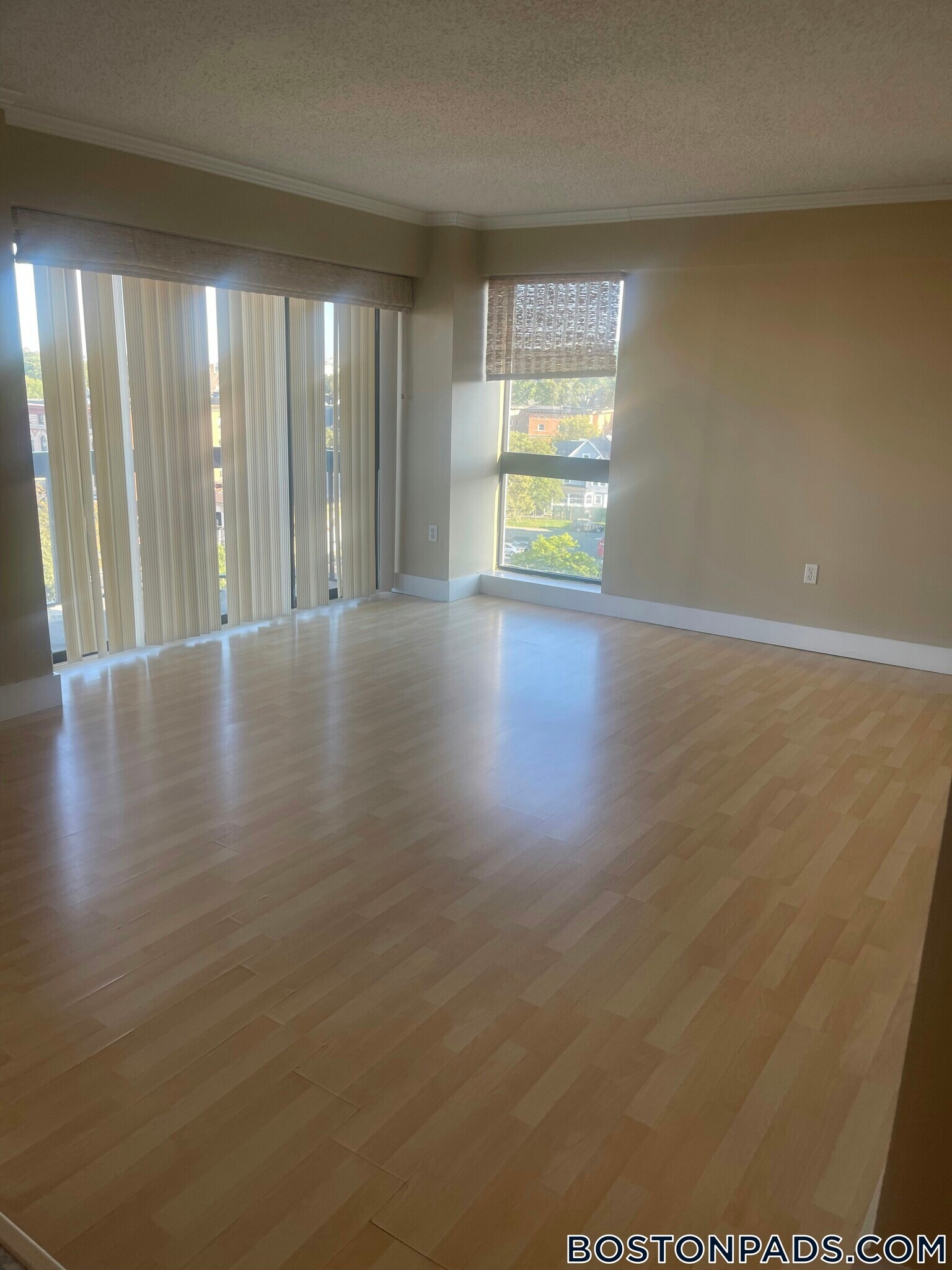 Building Photo - 15 N Beacon St