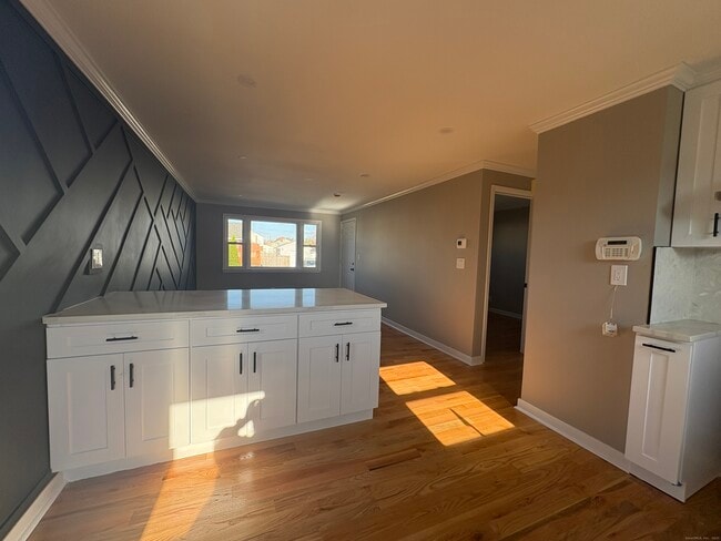 Building Photo - 56 Victor St