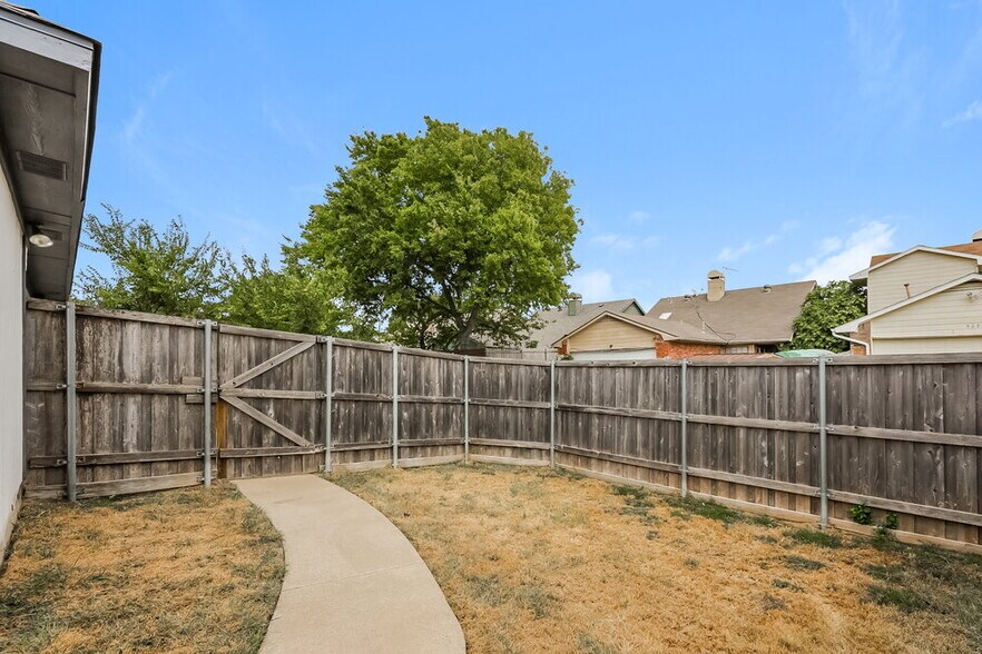 Building Photo - 522 Chancellorsville Dr