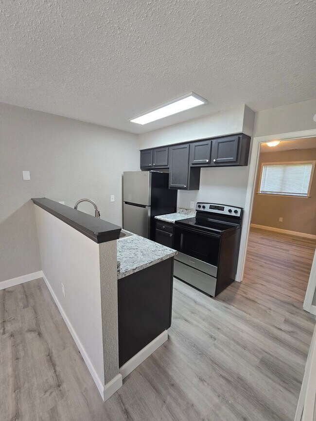 Building Photo - 1 Bedroom 1 Bathroom Apartment!