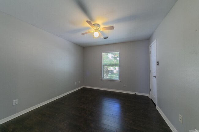 Building Photo - 12 Forest Dr