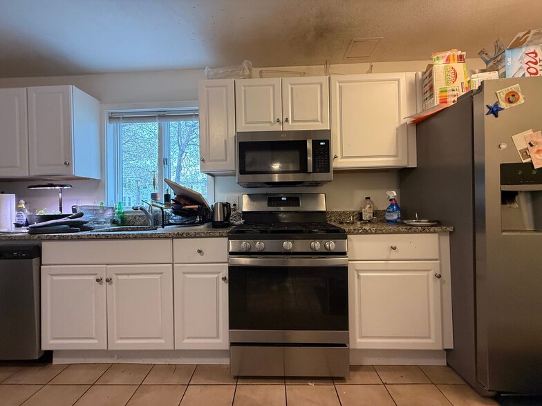 Building Photo - 235 Charles St