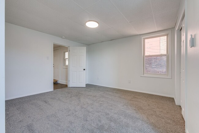 Building Photo - 826 E Warrington Ave