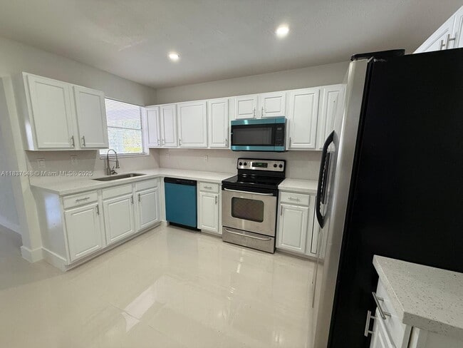 Building Photo - 1494 W 34th St