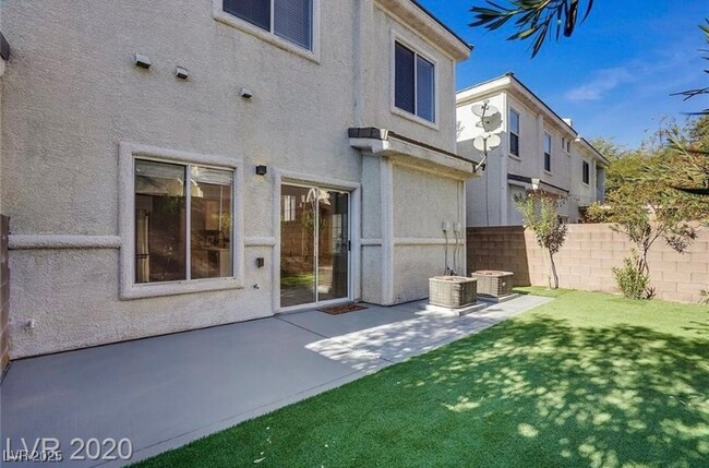 Building Photo - 254 Little Minah Ct