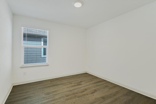 Building Photo - 115 Sweetwater Crk Ln