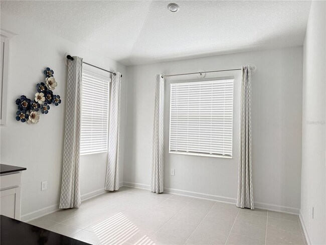 Building Photo - 7117 Dilly Lake Ave