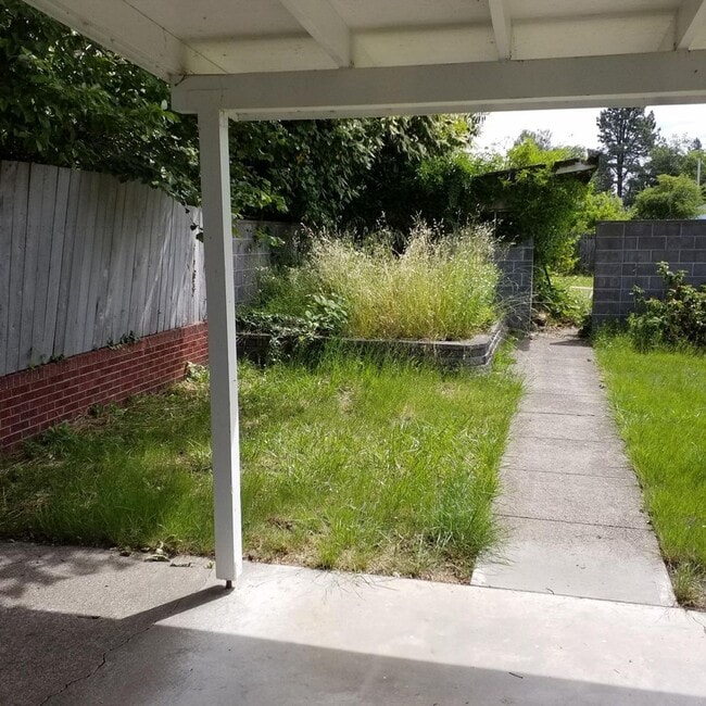 Building Photo - Pending Applications! Charming 3-Bedroom Home