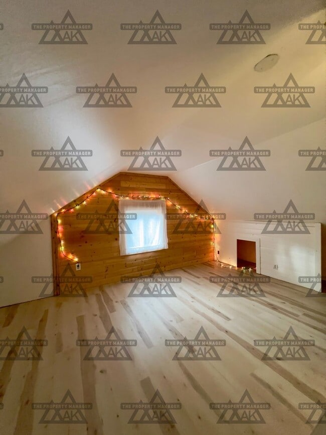 Building Photo - Cozy 1-Bedroom Loft Home with Office & Cov...