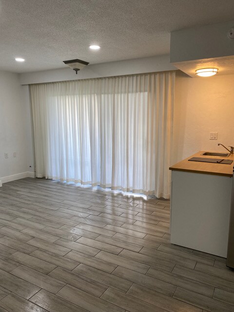 Kitchen area - 830 Pinewood Ct