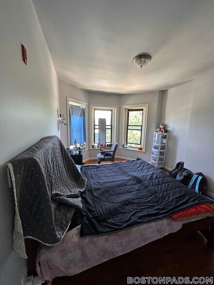 Building Photo - 18 Perrin St