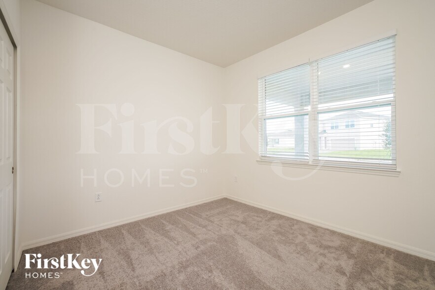 Building Photo - 1573 Isleta Lp