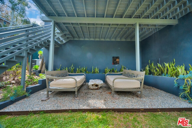 Building Photo - 380 Tamarac Dr