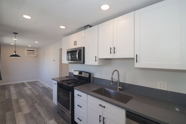 Building Photo - 4239 Swift Ave