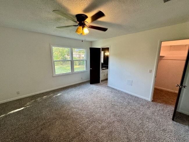 Building Photo - 3207 Cromwell Dr
