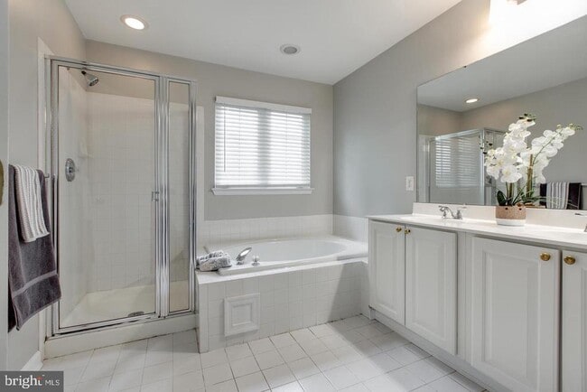 Building Photo - 8832 Papillon Dr