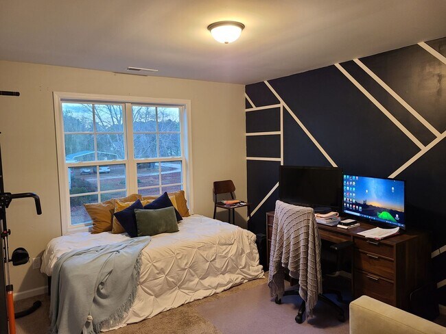 Building Photo - 3 Bed, 2.5 Bath home in Hampstead