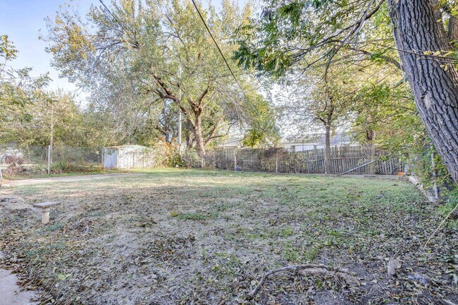 Building Photo - 506 E Curtis Dr