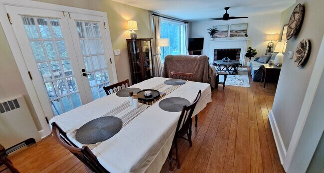 Building Photo - Fully Furnished 4 Bed / 1-1/2 Bath Single Family Home w/2 Car Garage