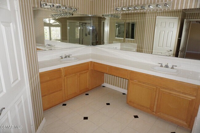 Building Photo - 2033 Yellowthroat Pl