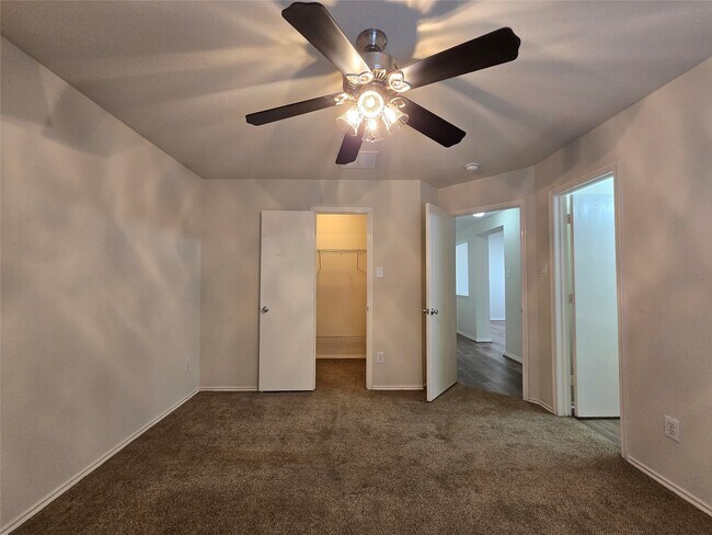 Building Photo - 6527 Fairbrook Park Ln