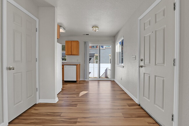 Building Photo - $2,150.00, 3 Bed, 2 bathroom located in De...