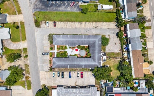 Building Photo - 211 Circle Dr