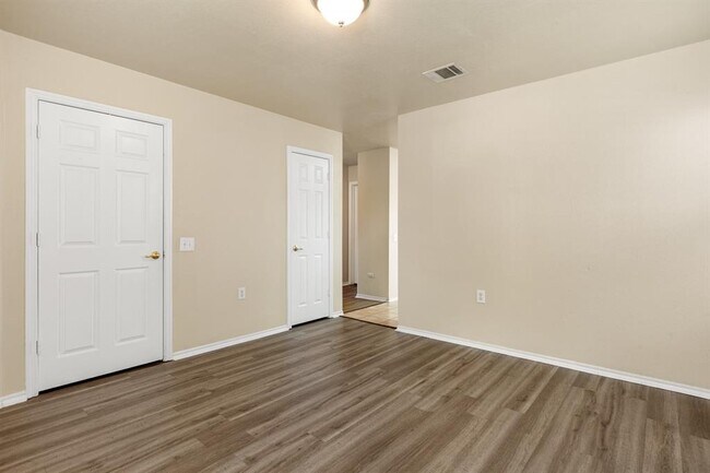 Building Photo - 7400 Cayenne Ln